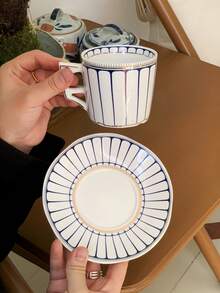 1 Set Cești și Farfurii Ceramice Geometrice cu Linie Aurie Pictate Manual, Set de Cești și Farfurii de Cafea Elegant de Lux în Stil Francez, Set de Cești și Farfurii pentru Desert cu Ceai de După-amiază European, Potrivit pentru Restaurant, Sufragerie, Cafenea