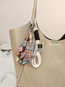 新款可爱兔子吊坠卡通动物钥匙扣背包挂饰包包饰品配件，时尚女士礼物，沙特国庆用品，包包装饰，爱情护身符