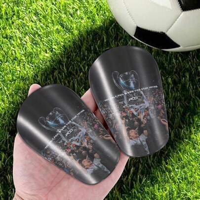 1双迷你足球护腿板，加厚耐用，四季皆宜