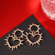 1 par de pendientes con colgante de corazón con remaches de estilo punk oscuro, apropiados para reuniones informales - amar - Ver 3