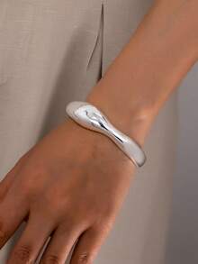 1pc Fashionable Geometric Asymmetrical Hollow Cuff Bracelet, Gold-Tone, Suitable For Festivals, Beach, Party, Daily Wear - Silver - View 5