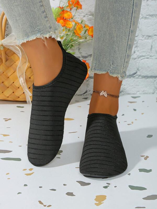 Schwarze Wasserschuhe für Damen, rutschfest und atmungsaktiv, leichte und strapazierfähige Wathosen, Hallensportschuhe, Surf-, Schwimm- und Strandschuhe