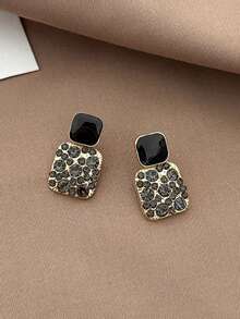 1 par de pendientes de diseño versátil, de lujo y de alta gama, con forma cuadrada minimalista de moda vintage con cristales de imitación negros, adecuados para el uso diario y festivo de las mujeres