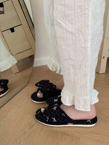 XIXITIAO 1 par de cómodas pantuflas de lino con lazo y lunares, pantuflas planas casuales para parejas, transpirables para todo el año, zapatos de piso de lino adecuados para el hogar, pantuflas planas clásicas de color block para mujer, baño - Lazo negro con lunares pequeños - Ver 7