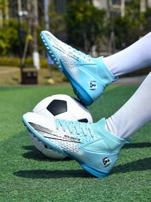 1 par de Tacos de fútbol/Fútbol para cancha artificial, Zapatillas de entrenamiento de alta gama con cordones delanteros, suela de goma antideslizante, tacos cortos para césped artificial, diseño ligero de alto rendimiento y antideslizante - Blanco azul claro - Ver 4