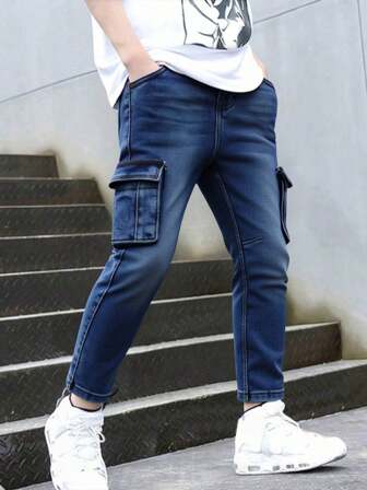 CHUEKITOS. Pantalón de mezclilla para niño con bolsas de cargo