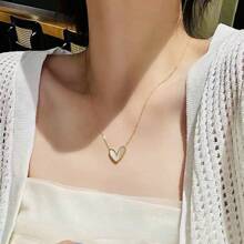 1 Set minimalistischer persönlicher kleiner weißer Muschel Herz Edelstahl Halskette und Ohrringe Schmuckset, geeignet für den täglichen Gebrauch von Frauen, Partys oder als Muttertagsgeschenk