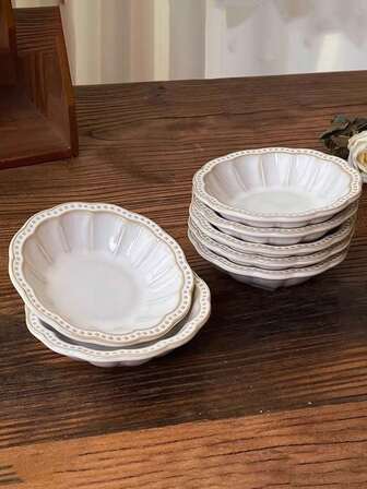 1/2/4pcs Ceramic Flower Shaped Condiment Dishes, Vintage Tabletop Spice Plates, Snack Plates, Tabletop Seasoning Dishes, Embossed Dipping Sauce Plates, Ceramic Hot Pot Dipping Sauce Dishes