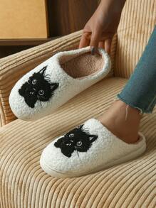 Chinelos internos de pelúcia com design fofo de gato, combinando conforto e fofura. Chinelos de casa macios bordados com gatinho encantador, um item indispensável para o vestuário doméstico estiloso. Chinelos de pelúcia com estampa de gatinho fofa, proporcionando uma experiência quente e fofa