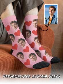 1 paire de chaussettes mi-longues personnalisées pour hommes. Mettez n'importe quel visage sur les chaussettes, chaussettes personnalisées avec photos, chaussettes amusantes et personnalisées moyennes et longues, convenant pour des occasions comme la Saint-Valentin, les anniversaires et les cadeaux.