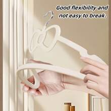 10pcs/20pcs 2025 Latest Popular Bow Plastic Hangers, 360° Rotatable Hooks, Storage Clothes, Underwear, Suspenders, Pants, Skirts, Etc., Suitable For Dormitories And Households, Tidying Up Wardrobes, Saving Space, Non-Slip And Traceless