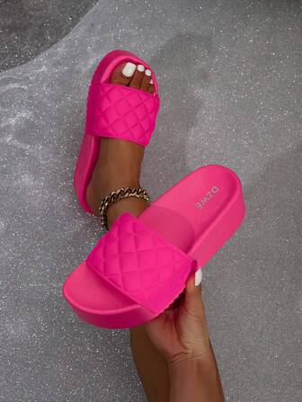Summer New Style Women's Casual Fashion Diamond Pattern Thick Bottom Heightening Sandals Outdoor Beach Comfortable Sandals