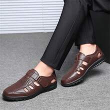 Sandalias deportivas de hombre para exteriores, con orificios de ventilación lateral, transpirables y huecas, tipo slip-on casual para el verano, con puntera cerrada, suela suave para trabajo en cocina - Marrón - Ver 6