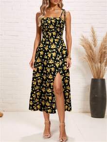 Damen Kleid mit Blatt-Muster, rückenfreiem Bindegurt und hohem Schlitz, im bohemien Stil für den Sommer