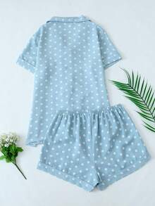 Conjunto de pijama de 2 piezas con top de manga corta y shorts con estampado de lunares, en color azul claro fresco