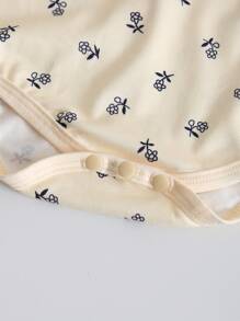 MommBaby Conjunto de 4 piezas de ropa para bebé niña - Mono estampado a cuadros, floral diminuto, estampado de dibujos animados y conjunto de camisola, ropa informal para recién nacidos y bebés