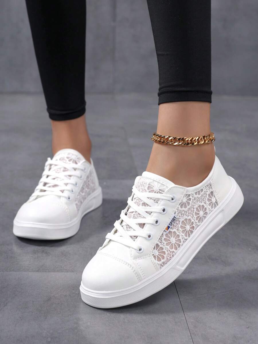 Calçado Casual Feminino de Verão em Renda Vazada e Malha Respirável, Tênis Brancos Leves, Adequados para Enfermeiras, Estudantes e Uso Diário