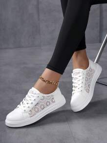 Calçado Casual Feminino de Verão em Renda Vazada e Malha Respirável, Tênis Brancos Leves, Adequados para Enfermeiras, Estudantes e Uso Diário