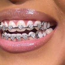 THATBOY 2pcs Hollow Heart Zirconia Inlaid Hiphop Grillz, Fashion Party Gift For Women - Multicolor - View 3