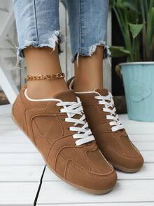 أحذية رياضية كاجوال كلاسيكية عتيقة، أحذية تزلج متعددة الاستخدامات ذات أصابع دائرية مع رباط، أحذية تدريبات رياضية مقاس زائد 2025 للنساء، أحذية كاجوال طالبية ذات قاعدة مسطحة، أحذية رياضية بيضاء للخارج - بني - مشاهدة 6