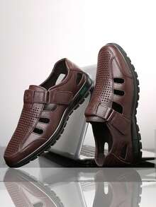 Sandalias deportivas de hombre para exteriores, con orificios de ventilación lateral, transpirables y huecas, tipo slip-on casual para el verano, con puntera cerrada, suela suave para trabajo en cocina - Marrón - Ver 1