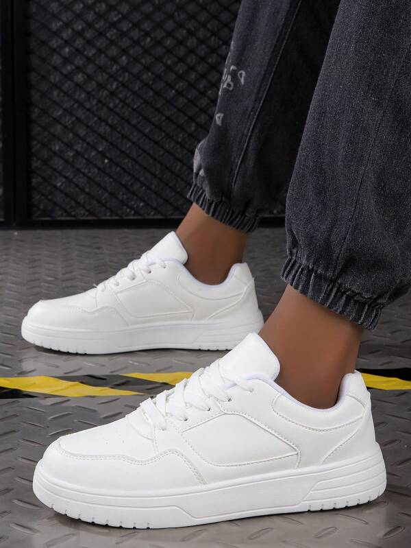 1 Paar Herren klassische weiße Schnür-Freizeitschuhe aus PU mit niedrigem Schaft, vielseitig für alle Jahreszeiten, geeignet für Teenager, Lässig oder Outdoor-Sport, Urlaub, Abschlussgeschenke oder Geburtstagsaccessoires, fällt 1 Größe kleiner aus