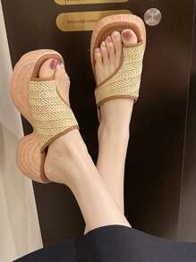 Damen Braune französische Urlaub Stil Stroh geflochtene Plattform Zehentrenner Sandalen mit dickem high-Heel und Zehring, Modische Lässig Römer Slipper