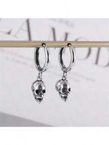 Un par de pendientes de calavera góticos, adecuados tanto para hombres como para mujeres. Pendientes y accesorios de punk rock para Halloween, adecuados para Halloween o uso diario