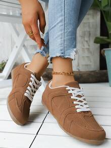 أحذية رياضية كاجوال كلاسيكية عتيقة، أحذية تزلج متعددة الاستخدامات ذات أصابع دائرية مع رباط، أحذية تدريبات رياضية مقاس زائد 2025 للنساء، أحذية كاجوال طالبية ذات قاعدة مسطحة، أحذية رياضية بيضاء للخارج - بني - مشاهدة 5