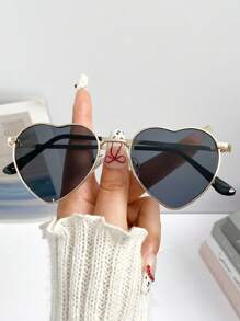 Neuer modischer vintage Metall-Kleinrahmen in Herzform, vielseitig einsetzbar, für Frauen & Männer geeignet, Street-Style, Outdoor, Lässig, Strand, schlicht, Paar, dekorativ, alltäglich, Party, Pool, Hip-Hop, High-End, Reisen, Arbeit