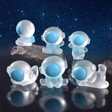 6Pcs (Random Color) Cartoon Luminous Glow-In-The-Dark Astronaut Handmade Decorative Item, Resin Figurines For Garden Ambiance, No Battery Needed, Versatile Outdoor Diy Decor