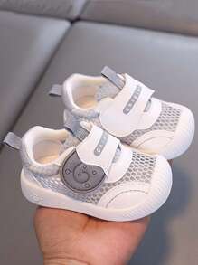 Nuevos zapatos deportivos con diseño de ganchos y bucles en las orejas, estilo bonito para la temporada de primavera/verano para niños pequeños. Cuentan con parte superior de malla transpirable, suela blanda de TPR antideslizante, y puntera protectora. Adecuados para niños y niñas de 6 meses a 3 años para uso en interiores/exteriores y caminata casual. 1 par