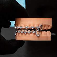THATBOY 2pcs Love Connection Side Hollowed-Out Grillz Copper Inset Zirconia Hip Hop Jewelry Grillz Cool Pop Party Gift Lady Grillz - 彩色 - 查看 9