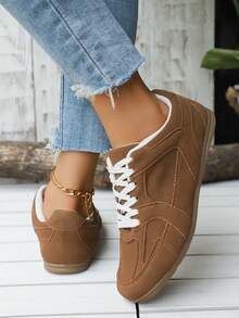 أحذية رياضية كاجوال كلاسيكية عتيقة، أحذية تزلج متعددة الاستخدامات ذات أصابع دائرية مع رباط، أحذية تدريبات رياضية مقاس زائد 2025 للنساء، أحذية كاجوال طالبية ذات قاعدة مسطحة، أحذية رياضية بيضاء للخارج - بني - مشاهدة 4