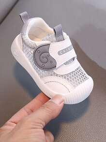 Nuevos zapatos deportivos con diseño de ganchos y bucles en las orejas, estilo bonito para la temporada de primavera/verano para niños pequeños. Cuentan con parte superior de malla transpirable, suela blanda de TPR antideslizante, y puntera protectora. Adecuados para niños y niñas de 6 meses a 3 años para uso en interiores/exteriores y caminata casual. 1 par