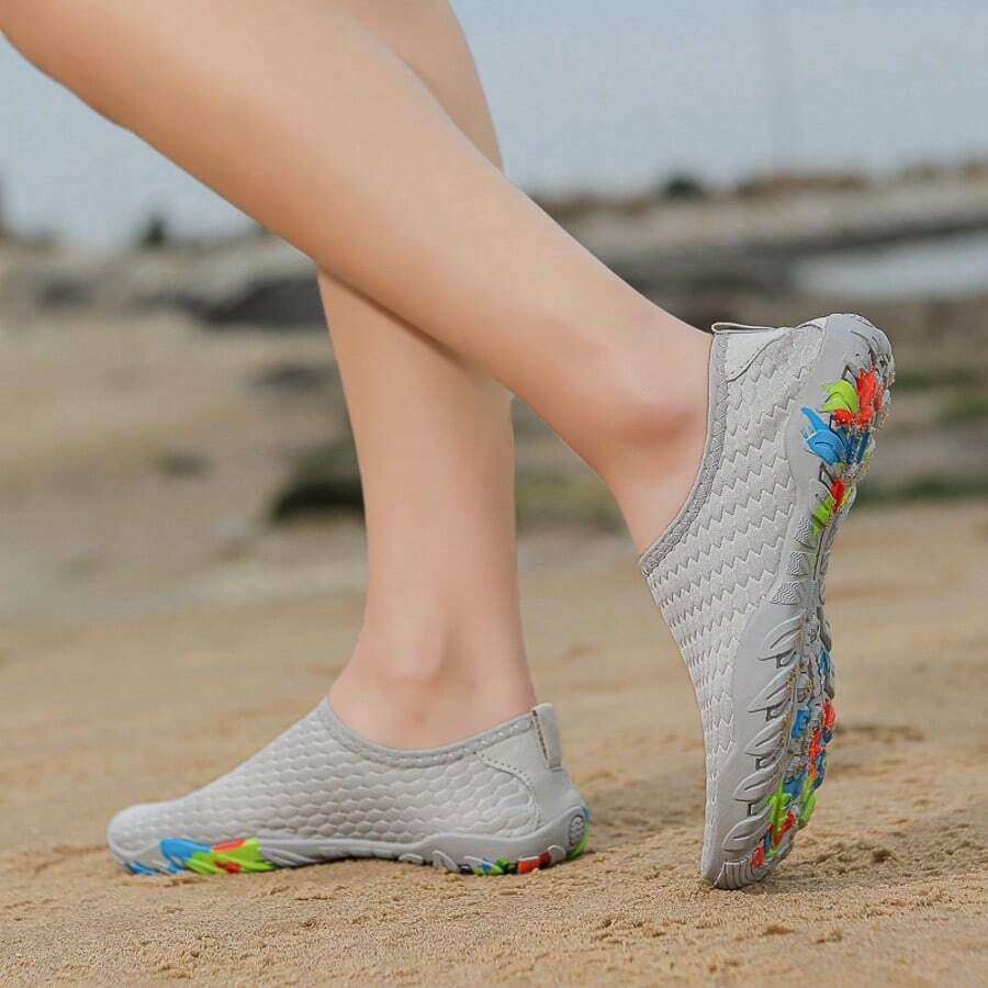 男女速干水鞋、水上鞋、赤脚鞋、一脚蹬柔软沙滩鞋、水上运动户外鞋、透气轻便舒适，适合泳池、沙滩、冲浪、散步、瑜伽、游泳 - 深灰色 - 查看 1