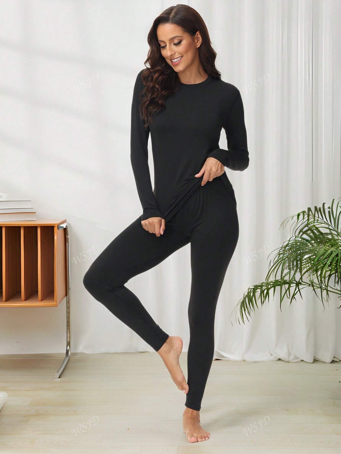 بيجاما شتوية داخلية حرارية من قطعتين للنساء مريحة