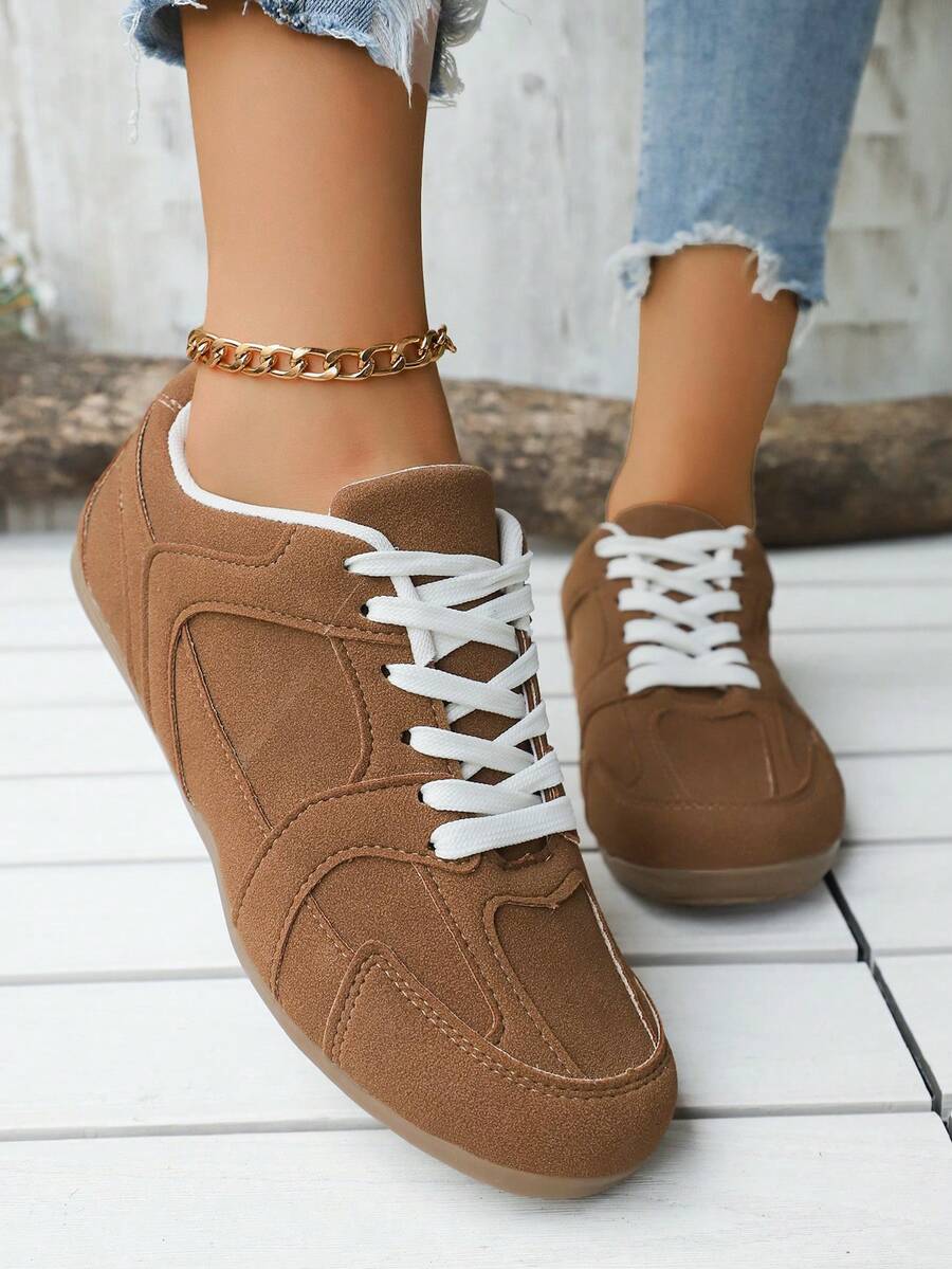 أحذية رياضية كاجوال كلاسيكية عتيقة، أحذية تزلج متعددة الاستخدامات ذات أصابع دائرية مع رباط، أحذية تدريبات رياضية مقاس زائد 2025 للنساء، أحذية كاجوال طالبية ذات قاعدة مسطحة، أحذية رياضية بيضاء للخارج - بني - مشاهدة 1