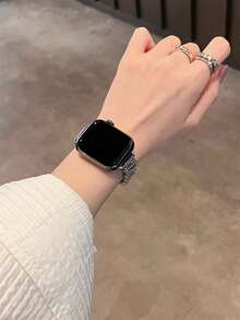 1pc Asymmetric Metal Watch Band, Compatible With Apple Watch 42mm, 38mm, 40mm, 41mm, 44mm, 45mm, 46mm, 49mm Diameter, Fashionable Smart Watch Replacement Strap, Suitable For Series Ultra2, Ultra SE2, SE 11, 10, 9, 8, 7, 6, 5, 4, 3, 2, 1, Unisex - Silver - View 3