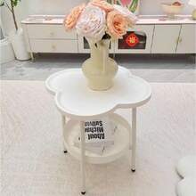 طاولة صغيرة بطابقين أبيض، طاولة جانبية، طاولة صالة, أنيقة وجذابة باللون الأبيض, مناسبة للاستخدام داخل المنزل وخارجه في غرف المعيشة والطعام والنوم والصالات