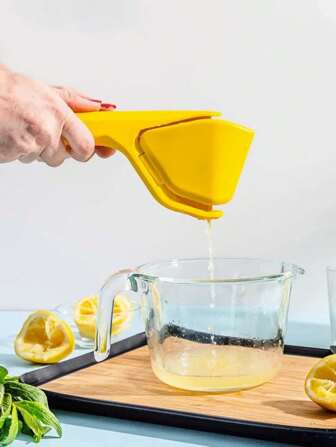 1pc Manual Fruit Juicer, Portable Home Fruit & Vegetable Juice Extractor With Pulp Separation, Suitable For Orange, Lemon, Watermelon Juice