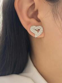 1 Pair Hip Hop Hollow Heart Shaped Zirconia Copper Stud Earrings, Casual Everyday Wear