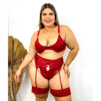 Conjunto Lingerie Plus Size de Renda – Sutiã de Aro e Calcinha com Perneira