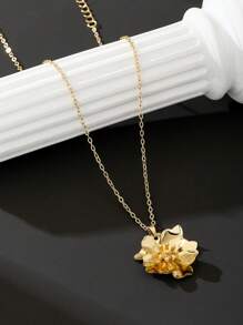 1pc Delicate Asymmetrical 5-Leaf Golden Floral Pendant Necklace, Stylish Summer Vacation Accessory, Suitable For Women For Daily Wear, Festivals, Gatherings, Events, Couples Gift (No Gift Box)