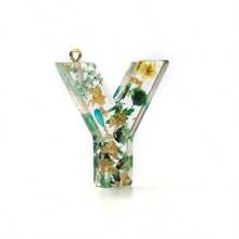 1pc Resin Dried Flower Letter Pendant, Floral Leaf & Golden Sequin Design, For DIY Keychains, Bag Charms, Etc.
