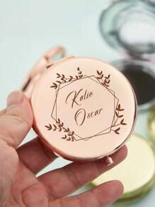 1 pieza Espejo compacto personalizado grabado con nombre y fecha | Espejo compacto floral de acero inoxidable, de doble cara con aumento | Regalo personalizado para cumpleaños, dama de honor, boda, Navidad, Día de San Valentín | Espejo de maquillaje impermeable, adecuado para despedida de soltera, graduación, Día de la madre, regalo especial para mejor amiga/hermana/novia/mamá
