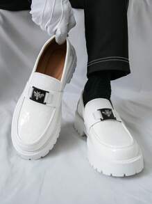 Zapatos mocasín casuales cómodos para hombres, estilo versátil Derby, opción de color negro y blanco para vestir