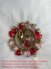 1 Stück personalisierter Herz-Erdbeere Schlüsselanhänger/ Erdbeere Taschenanhänger/ Auto Accessoire/ Erdbeere Charm/ Erdbeere Handtaschenanhänger/ Geschenke für sie Schulanfang