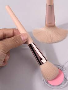 1Pc Sculpting Blush Brush - Powder Blush & Contour Tool For Refined Glam Look, Soft Hair Makeup Essential - Apricot - View 5