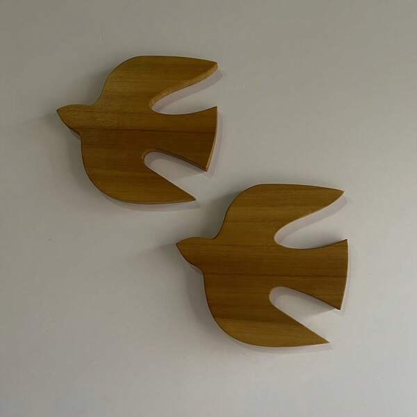 Colgante de pared de pájaro hecho a mano de madera - Escultura decorativa para el hogar, acabado en tono marrón claro, sin necesidad de electricidad, perfecto para decorar cualquier habitación